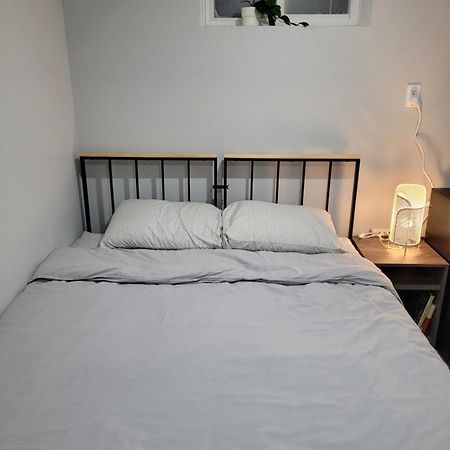 Guest House Basement - Master Bedrooms In Bayview Village Торонто Екстериор снимка