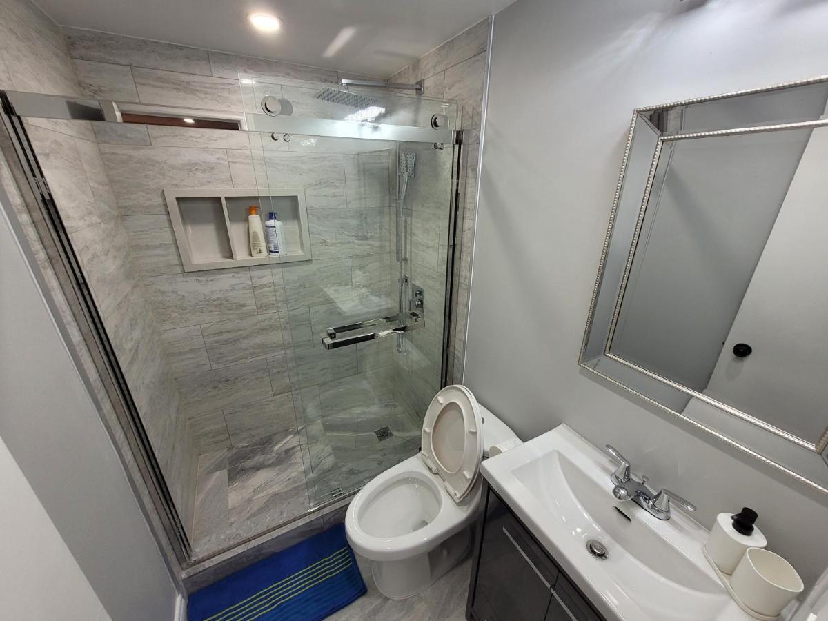 Guest House Basement - Master Bedrooms In Bayview Village Торонто Екстериор снимка