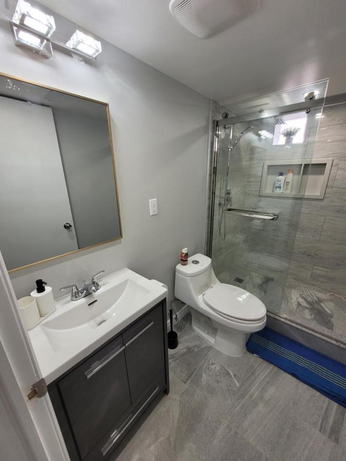 Guest House Basement - Master Bedrooms In Bayview Village Торонто Екстериор снимка