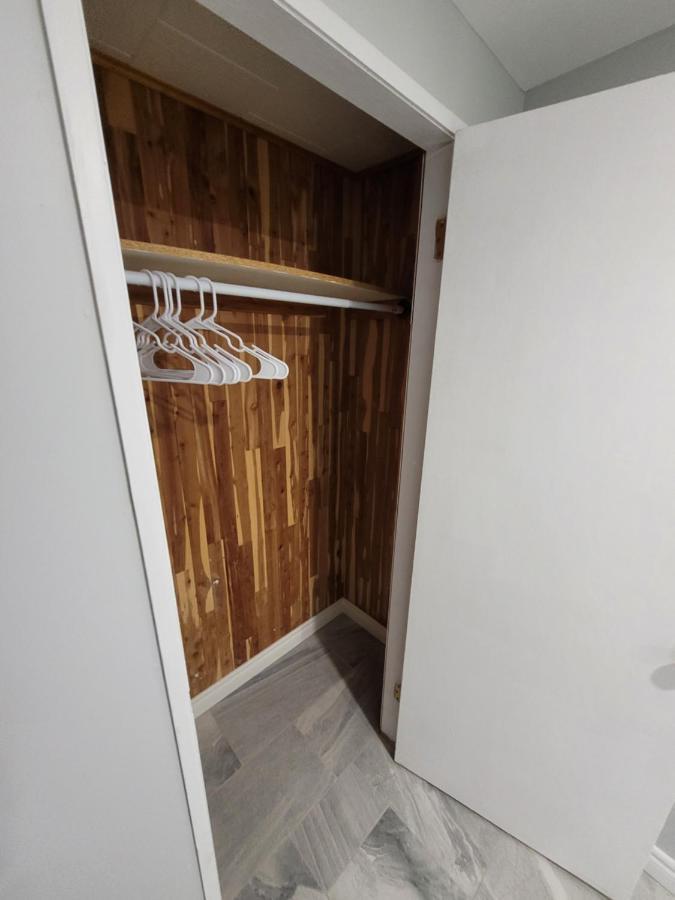Guest House Basement - Master Bedrooms In Bayview Village Торонто Екстериор снимка
