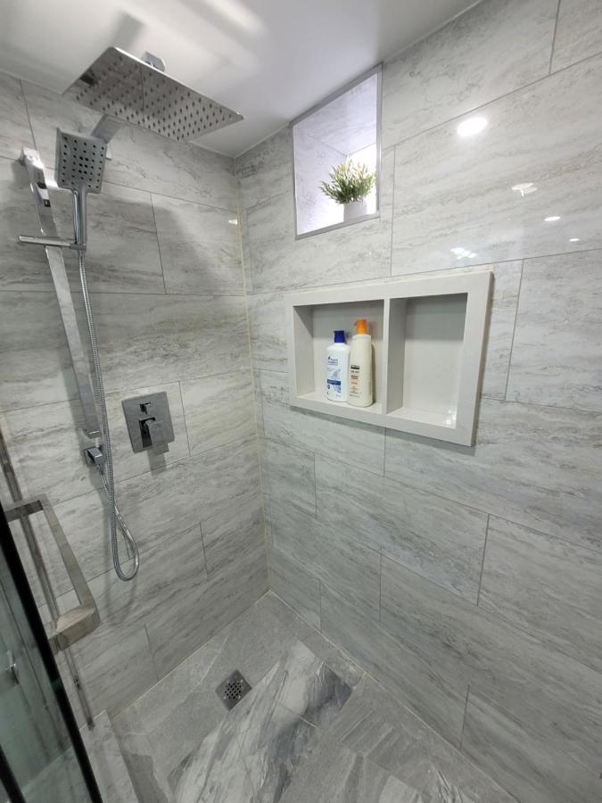 Guest House Basement - Master Bedrooms In Bayview Village Торонто Екстериор снимка