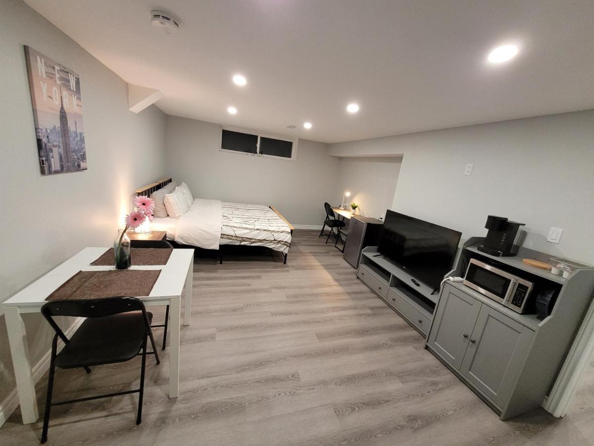 Guest House Basement - Master Bedrooms In Bayview Village Торонто Екстериор снимка