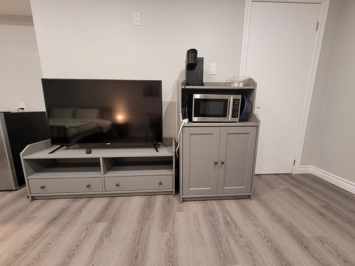 Guest House Basement - Master Bedrooms In Bayview Village Торонто Екстериор снимка